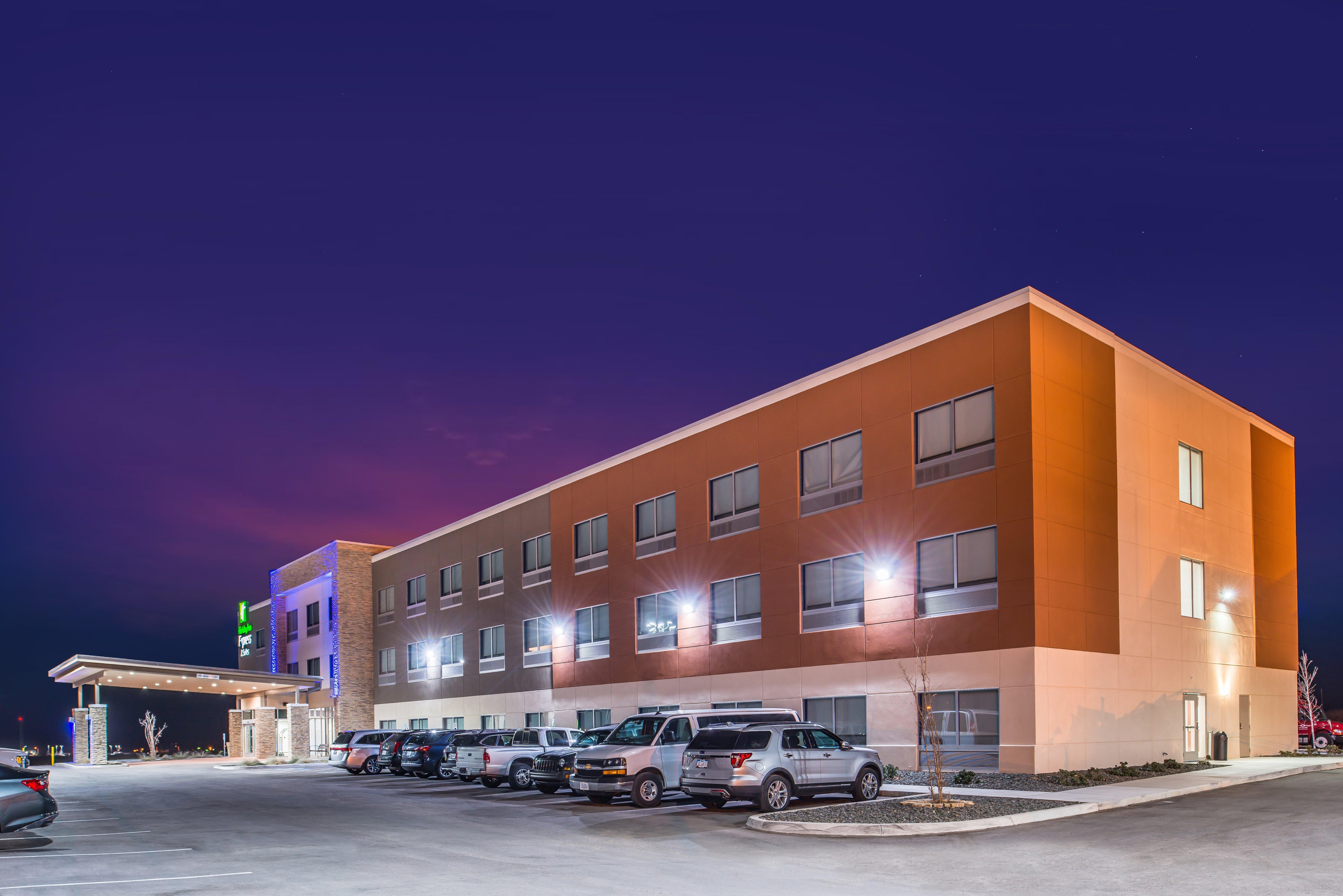Holiday Inn Express & Suites - Van Horn By Ihg Exterior photo